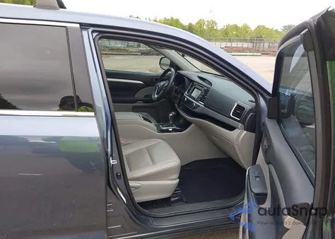 2015 Toyota Highlander Le Plus V6 from USA, damaged, VIN 5TDZKRFH2FS094942